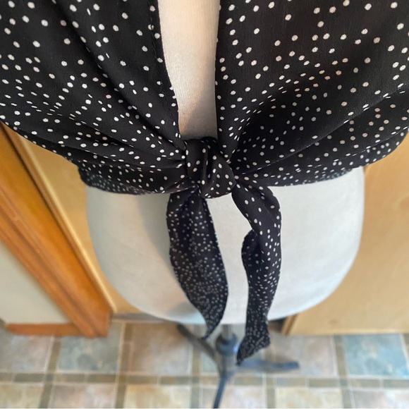 Urban Outfitters • Black & White Polka Dot Tie Front Crop Top - Picture 6 of 13